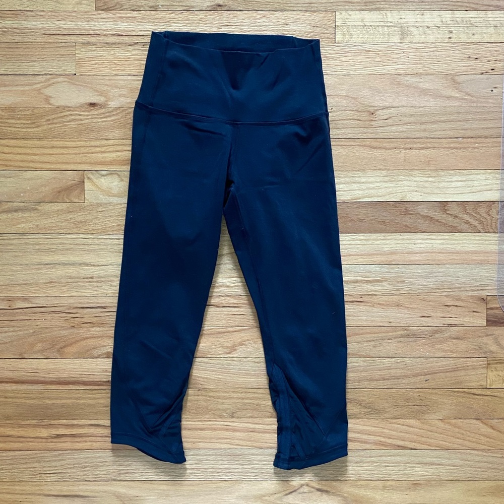 Lululemon Black Cropped Leggings with Accent Detail Size 6
